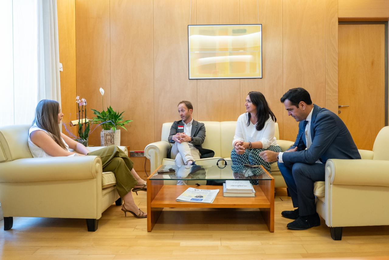Caos ferroviario en Jaén: El PP exige el fin del «ninguneo» de Sánchez tras una nueva odisea sin agua en Valdepeñas