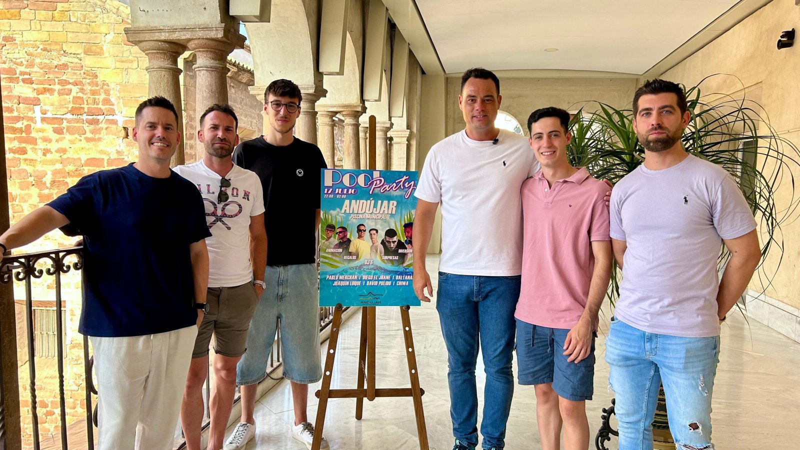 Pool Party en Andújar: la piscina municipal abre de noche con una gran fiesta y artistas locales