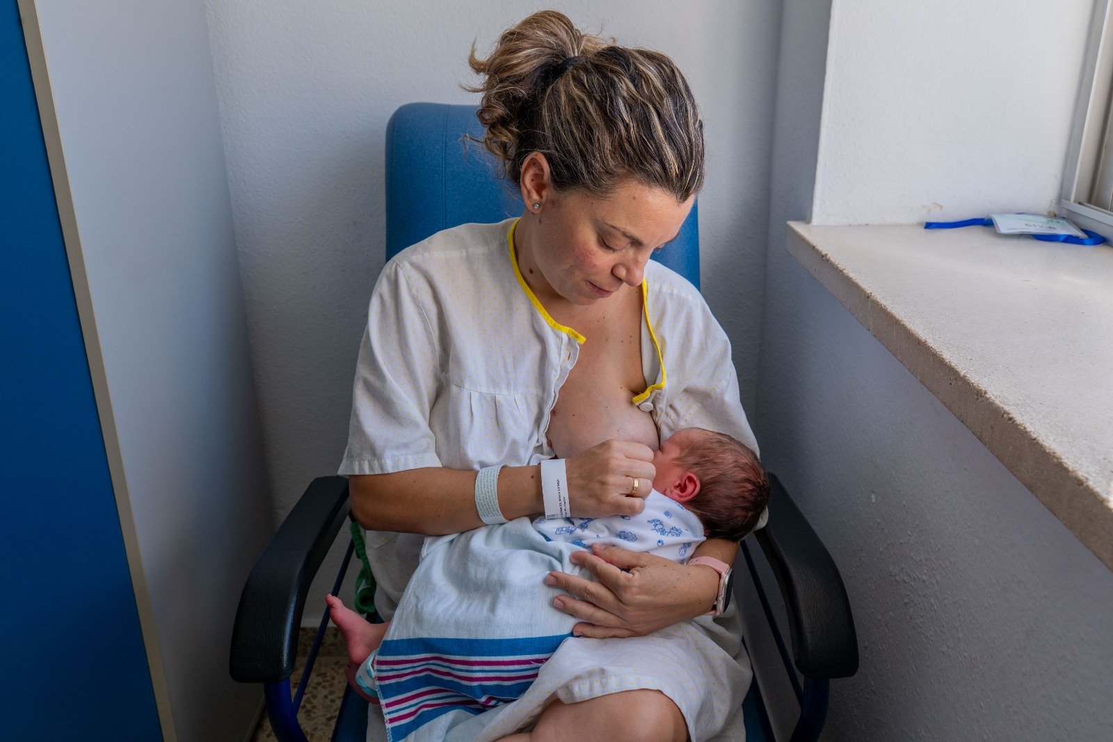 Un escudo protector para los más vulnerables: el Hospital de Jaén implanta la terapia con calostro en bebés prematuros