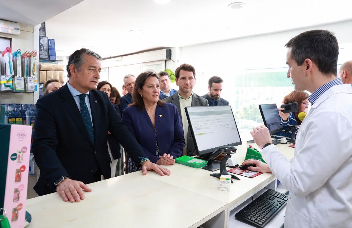 Revolución en la salud andaluza: el nuevo sistema que conecta tu farmacia con el médico y evita colas