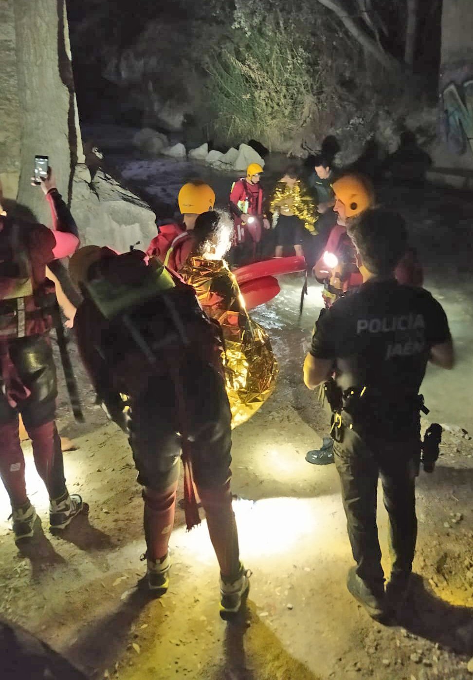 Rescate de urgencia en el río Eliche: los Bomberos de Jaén auxilian a dos jóvenes atrapados en el cañón