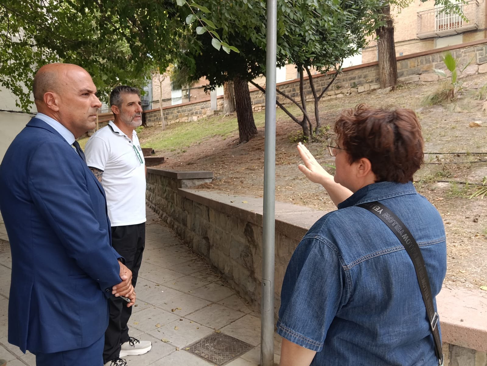 El Ayuntamiento examina las urgencias de San Felipe: limpieza, poda en zonas de difícil acceso y una nueva área de ocio